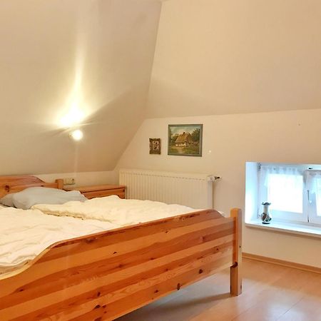 Kleine Reetgedeckte Doppelhaushaelfte In Idyllischer Lage Nardevitz エクステリア 写真